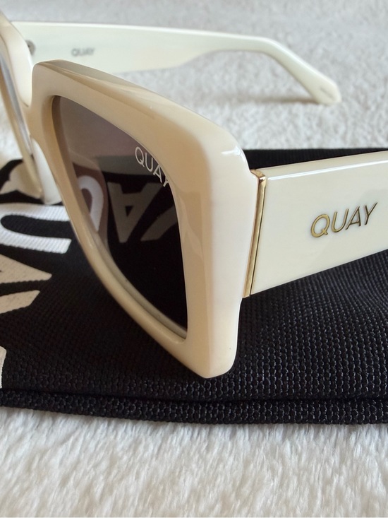 Quay Australia Total Vibe Mini White/Brown Polarized Sunglasses